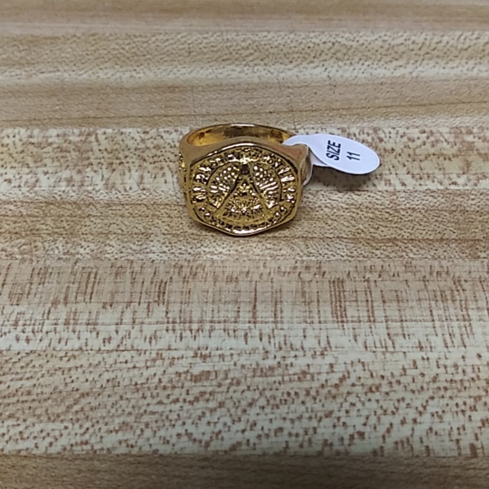 18k Yellow Gold Ring Size 11
